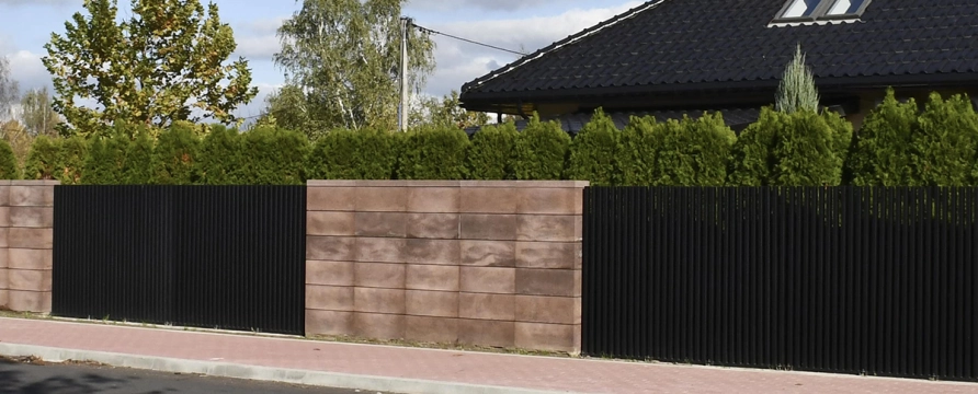Przykładowa realizacja – ogrodzenia betonowe (opolskie) z bloczków betonowych – ROMA Mega aragon od JONIEC®