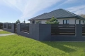 Ogrodzenie betonowe (Szczecin – okolice) – realizacja z bloczków modułowych ROMA Horizon ECO grafit – joniec.pl