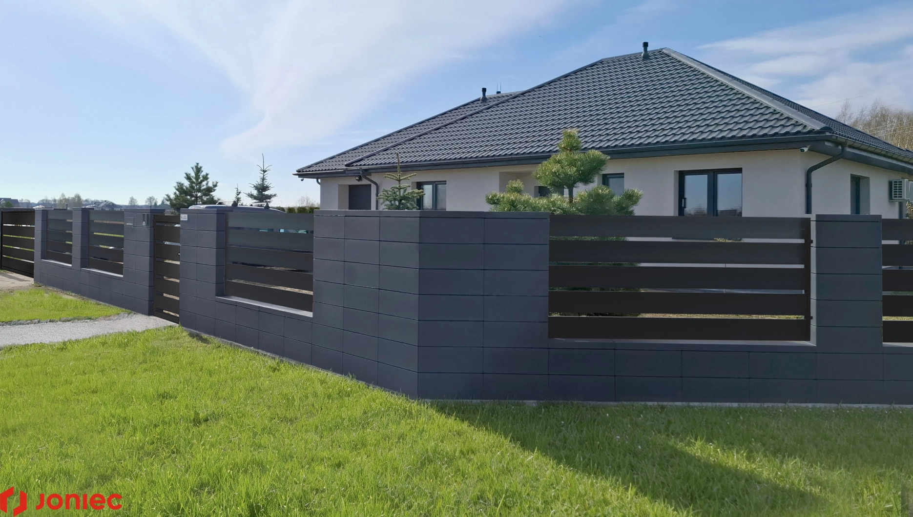 Ogrodzenie betonowe (Szczecin – okolice) – realizacja z bloczków modułowych ROMA Horizon ECO grafit – joniec.pl