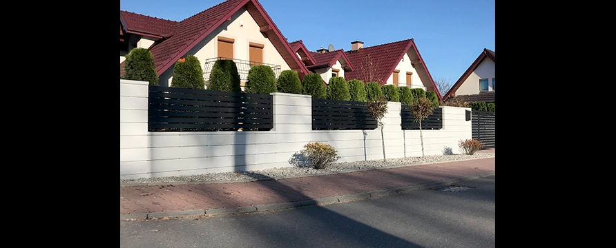 Ogrodzenie betonowe (Katowice) – realizacja z białych bloczków modułowych ROMA Horizon ECO  – joniec.pl